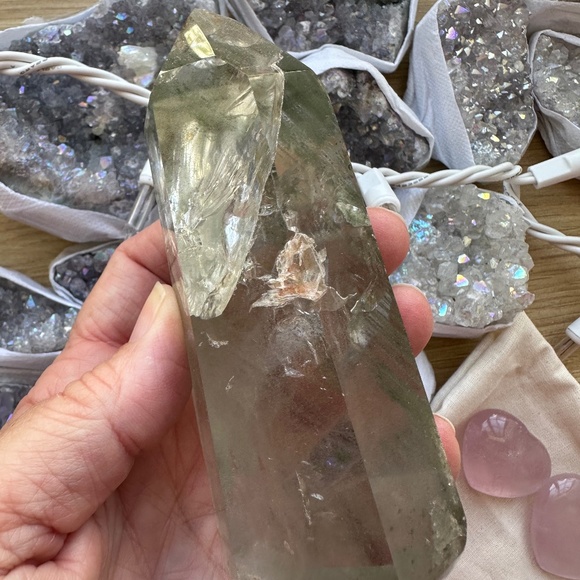 Phantom quartz tower. Grade AAA. Full of rainbows 🌈 - Picture 4 of 6